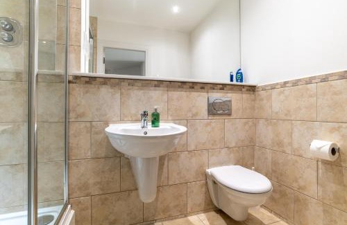 Central Aberdeen Apartment | Victoria Court Suites - Aberdeen
