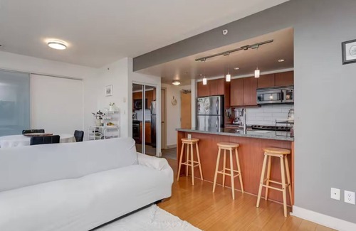 Downtown Victoria Condo | Victoria downtown condo with large sunny patio