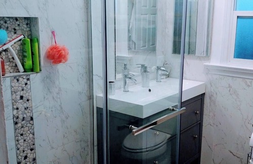 West Oakland House | Victoria home near to downtown oakland!