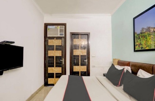 Sainik Farm Hotel | Victoria Palace