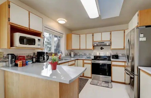 Colwood House | Victoria's West Coast Living, 3 bdr, 2000 sqft
