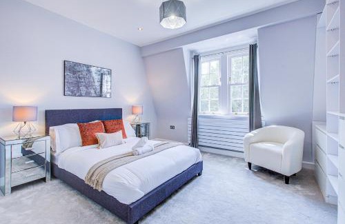 Pimlico Apartment | Victoria Secret by Artsy