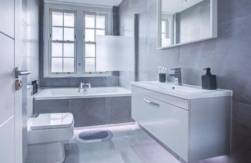 Pimlico Apartment | Victoria Secret by Artsy