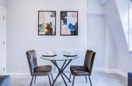 Pimlico Apartment | Victoria Secret by Artsy