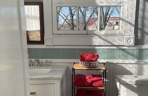 Anderson Apartment | Victoria Suite At Historic Estate