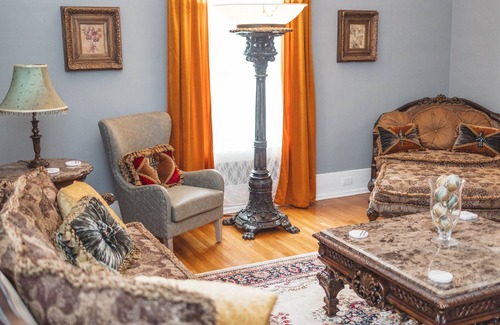Anderson Apartment | Victoria Suite At Historic Estate