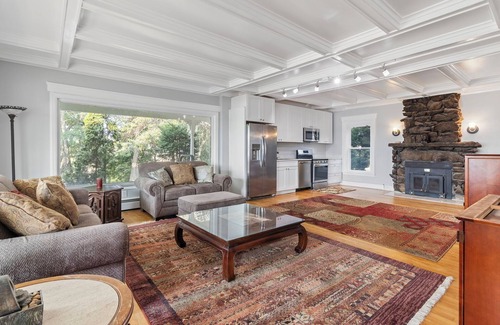 Ogdensburg House | Victorian 2 bedroom 1.5 bath townhome screened porch, view of St. Lawrence River