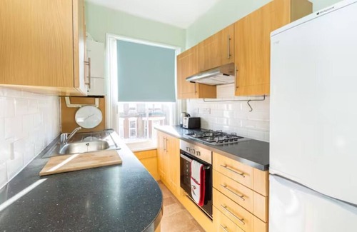 Ferndale Apartment | Victorian 3BR Multilevel flat w/terrace in Clapham