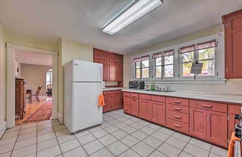 Stevens Point Apartment | Victorian Apartment < 1 Mi to Wisconsin River