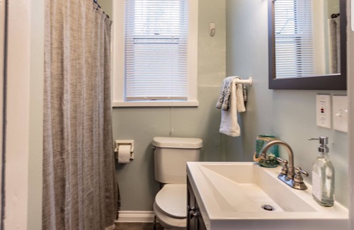 East Walnut HIlls Condo | Victorian Beauty turned condo - 5 min to downtown!