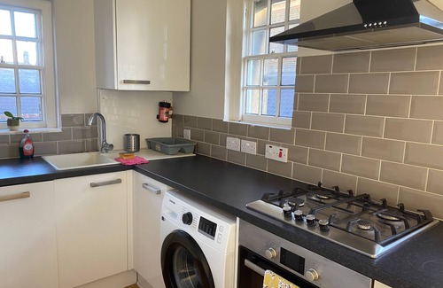 Prince's Apartment | Victorian Building - Sleeps 5 - Pet Friendly