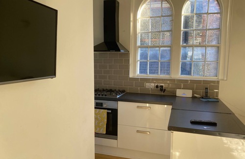 Prince's Apartment | Victorian Building - Sleeps 5 - Pet Friendly