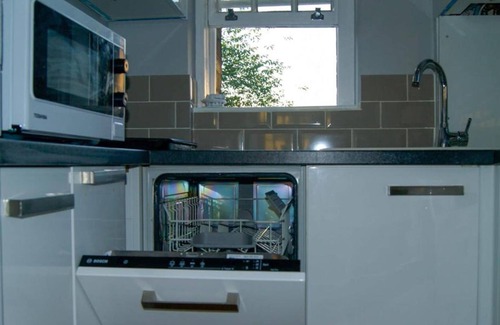 Prince's Apartment | Victorian Building - Sleeps 5 - Pet Friendly