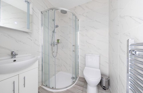 St. George's Apartment | Victorian Building turned Charming Hotel Perfect For Short and Long Term Stay with WiFi