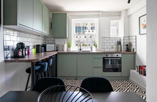Kings Cross St. Pancras Apartment | Victorian Charm