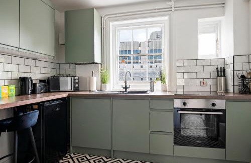 Kings Cross St. Pancras Apartment | Victorian Charm
