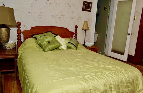 Amherst Apartment | VICTORIAN Clarence House Duplex in Historic Downtown Residential Amherst, NS