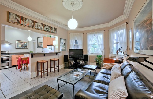 North of the Panhandle Condo | ❤️ Victorian Elegance. Relax & Work. GARAGE & Garden & Free Cleaning!
