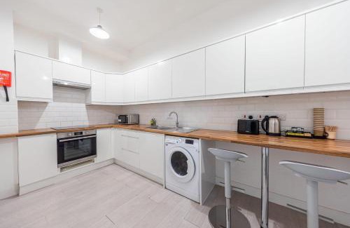 St. George's Apartment | Victorian Functional Accommodation 5Min Walk From Tufnell Park