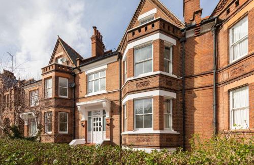 St. George's Apartment | Victorian Functional Accommodation 5Min Walk From Tufnell Park