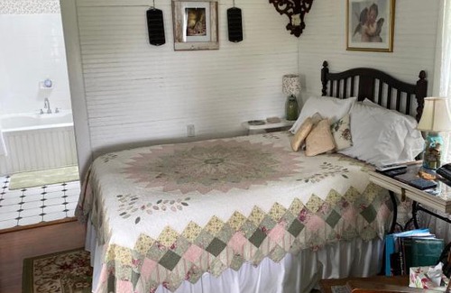 Marion Bed & Breakfast | Victorian Lace B&B