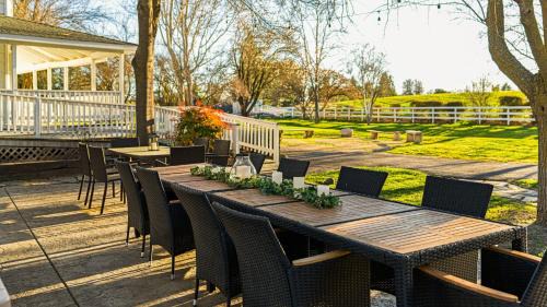 Paso Robles House | Victorian Manor In Paso Robles Wine Country Pool Hot Tub Firepit Tennis Court Sleeps 28