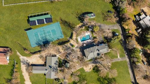 Paso Robles House | Victorian Manor In Paso Robles Wine Country Pool Hot Tub Firepit Tennis Court Sleeps 28