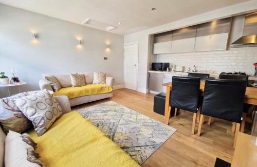 West Kensington Apartment | Victorian modern two bedrooms flat in West Kensington with London skyline view
