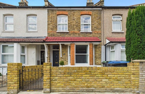 Southbury House | Victorian North London Terrace with Charm!