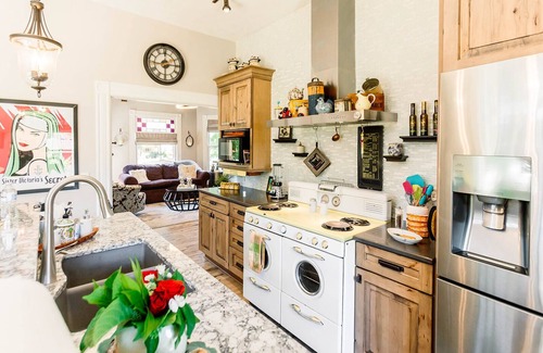 Newberg House | Victorian Secrets 1897 Home - Curious? Eclectic, convenient & ❤️ of wine country