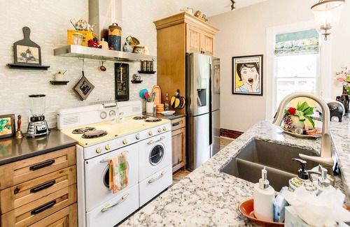 Newberg House | Victorian Secrets 1897 Home - Curious? Eclectic, convenient & ❤️ of wine country