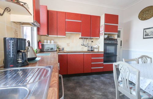 Weymouth House | VICTORIAN TOWN HOUSE, pet friendly, with a garden in Weymouth