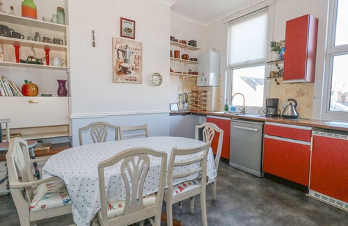 Weymouth House | VICTORIAN TOWN HOUSE, pet friendly, with a garden in Weymouth