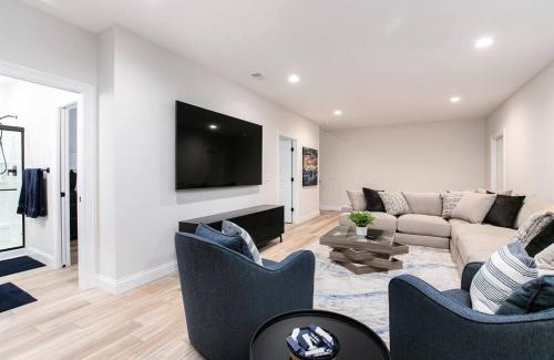 Wooded Estates House | Victory Views Main House:Luxury Home for 20 Guests
