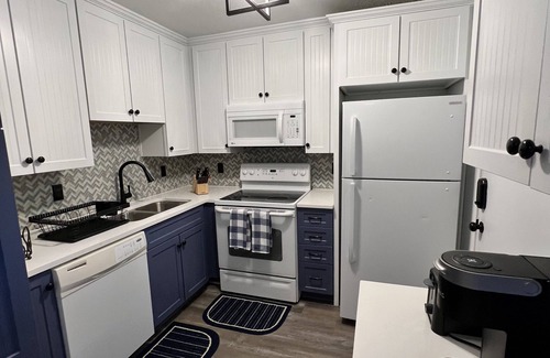 Midland House | Vida Chula - Peaceful retreat in a quiet & safe neighborhood.