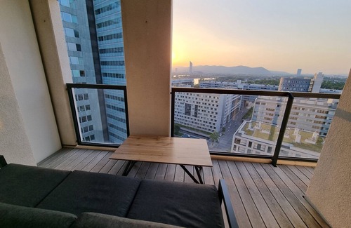 Kaisermuhlen Apartment | VIENNA DREAMVIEW22 Apartment, 15 min. to the center, Danube and park view