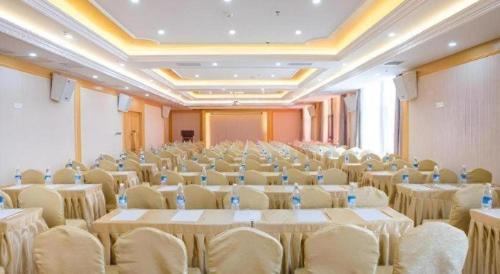 Xindu Hotel | Vienna Hotel Chengdu Xinfan Furniture City