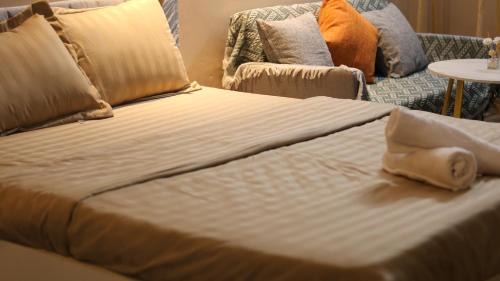 Hang Trong Apartment | Vietnam Travelers Home 2 with Cozy Private Balcony