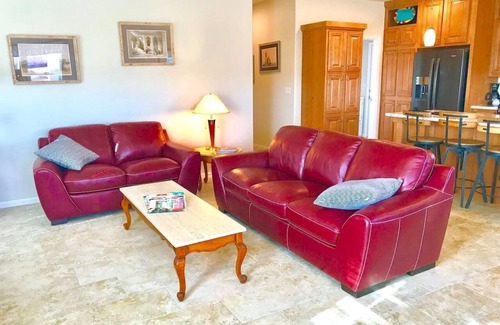 Page House | 🌵~VIEW~🌵Last Minute Deals for two couples~🐶pets, too!🚤
