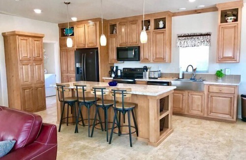 Page House | 🌵~VIEW~🌵Last Minute Deals for two couples~🐶pets, too!🚤