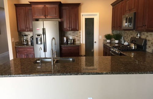Fort Mohave House | VIEW, NEWER HOME NEAR COLORADO RIVER, GOLF, SHOPPING, ATV TRAILS