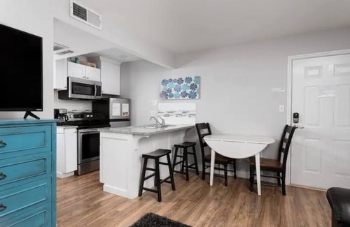 St. George House | View, Pets OK, Pool, Hot Tub, Pickleball, Tennis, Basketball, Hike/Bike Trails