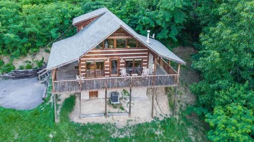 Gatlinburg - Pigeon Forge House | View! Private! Hot Tub,Pool Table,Fireplace,RELAX!