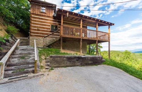 Gatlinburg - Pigeon Forge House | View! Private! Hot Tub,Pool Table,Fireplace,RELAX!