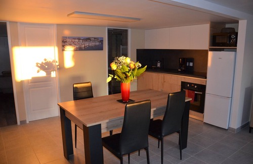 Pourrieres Villa | View Sainte Victoire, large new apartment with swimming pool near Aix-en-Provence