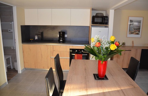 Pourrieres Villa | View Sainte Victoire, large new apartment with swimming pool near Aix-en-Provence