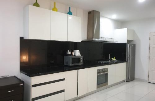 Pattaya Bay Apartment | View Talay 6 Pattaya Beach by CANDO