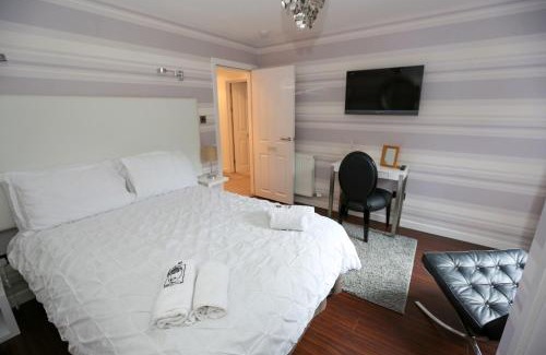 Rothesay Villa | Viewpoint Villa - Luxury 4 Bedroom villa with elevated views