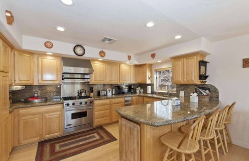 Upper Moonridge Cabin | Views at Wolf Lodge by AvantStay | Magnificent Views w/Hot Tub, Sauna, Games