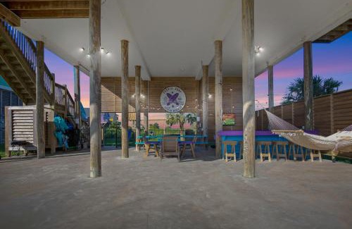 Port Bolivar House | Views! Beachside, Hot Tub, Arcade, Family Beach Retreat with Fun for Every Age!